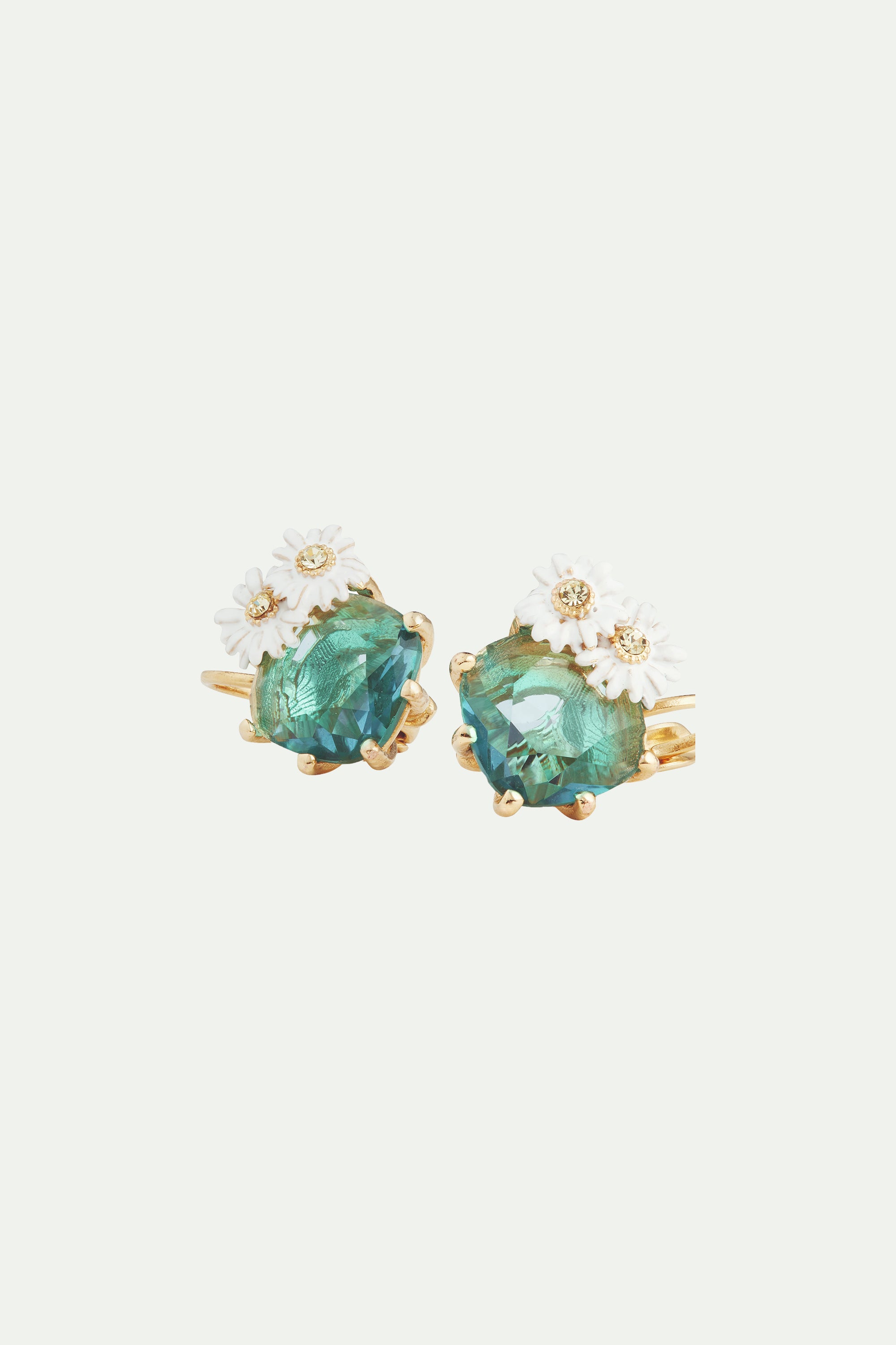Parterre de marguerites sleeper earrings