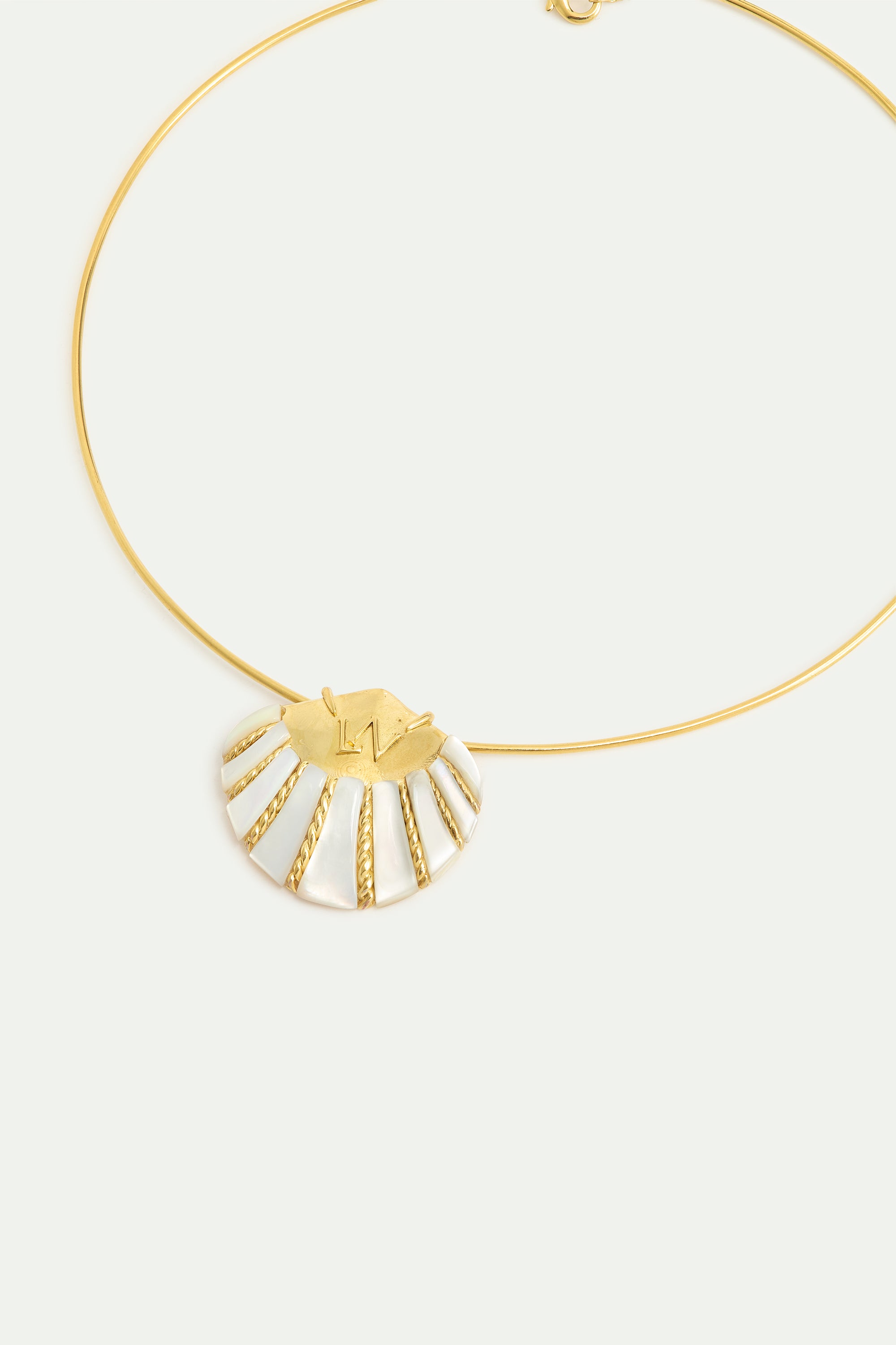 White and gold shell necklace