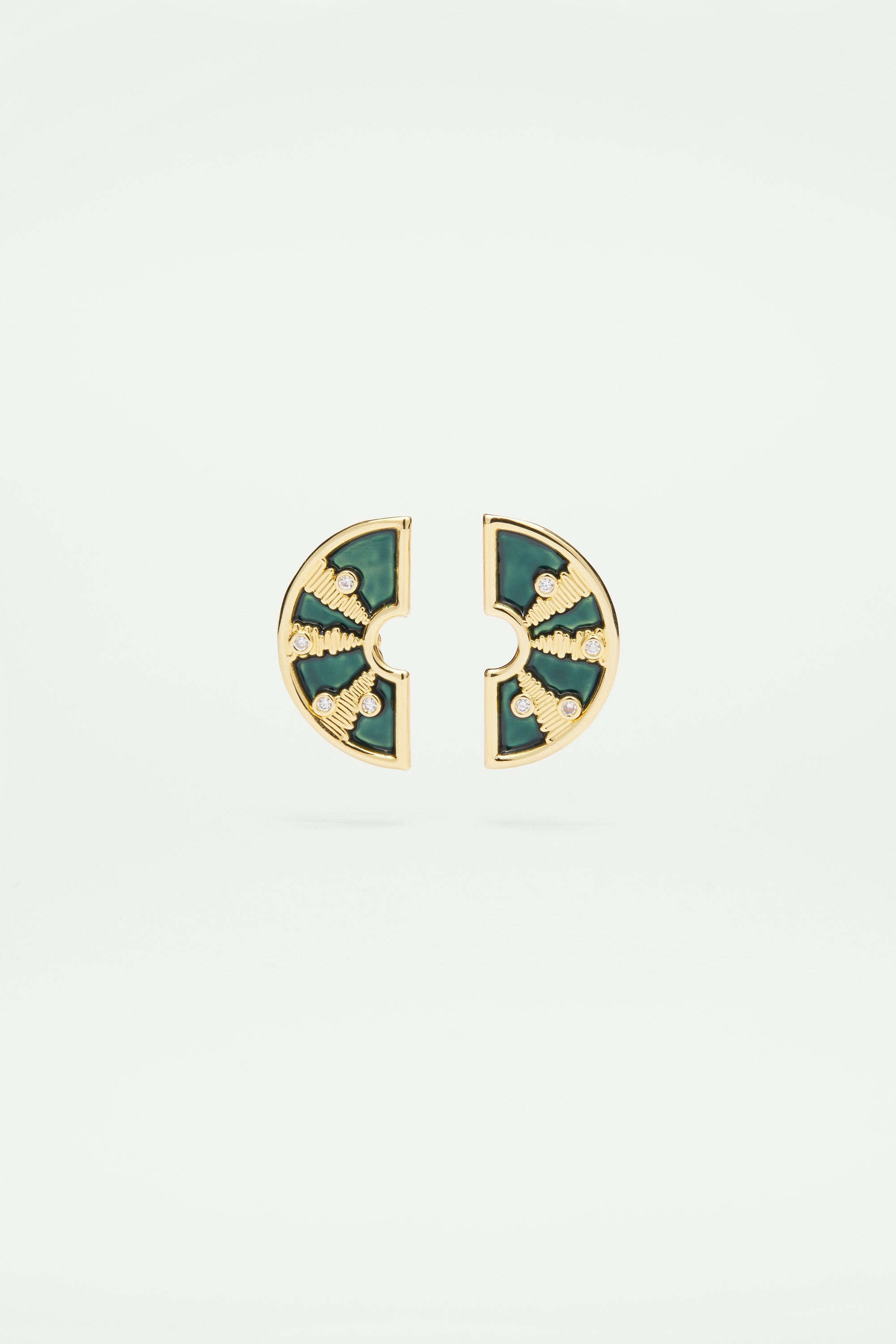 Light reflecting post earrings