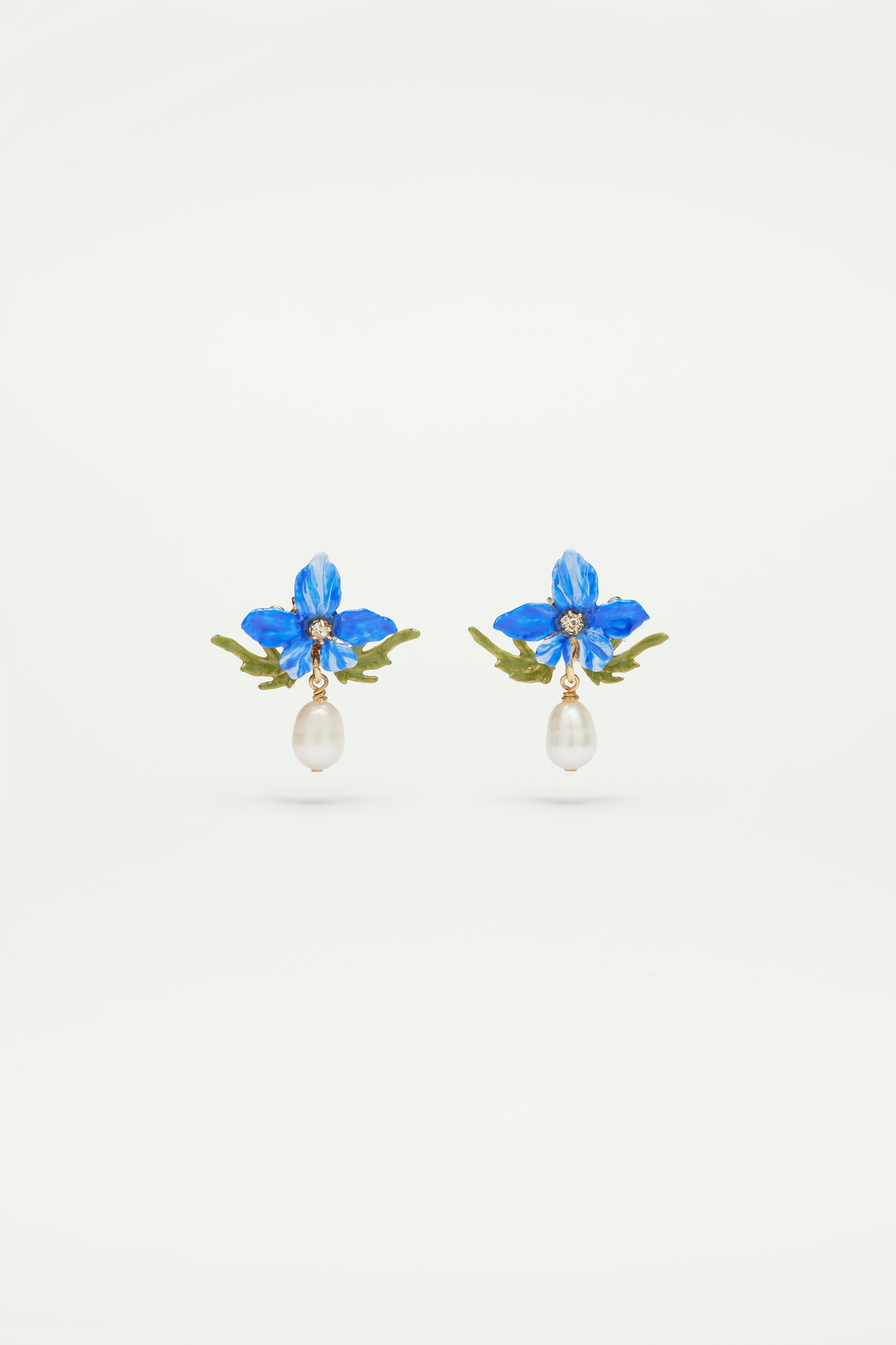 Violette and freswater baroque pearl stud earrings