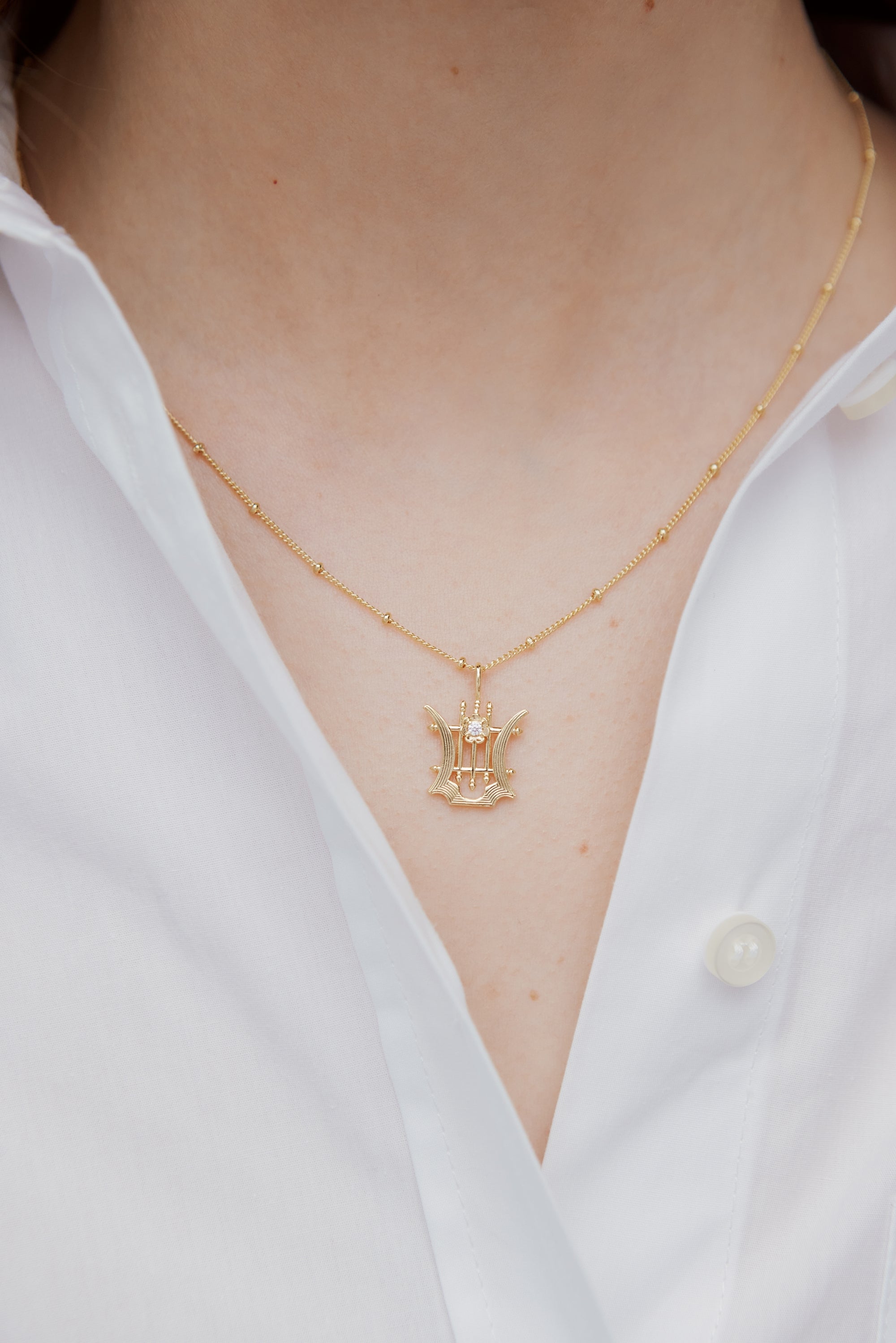 Golden lyre pendant necklace
