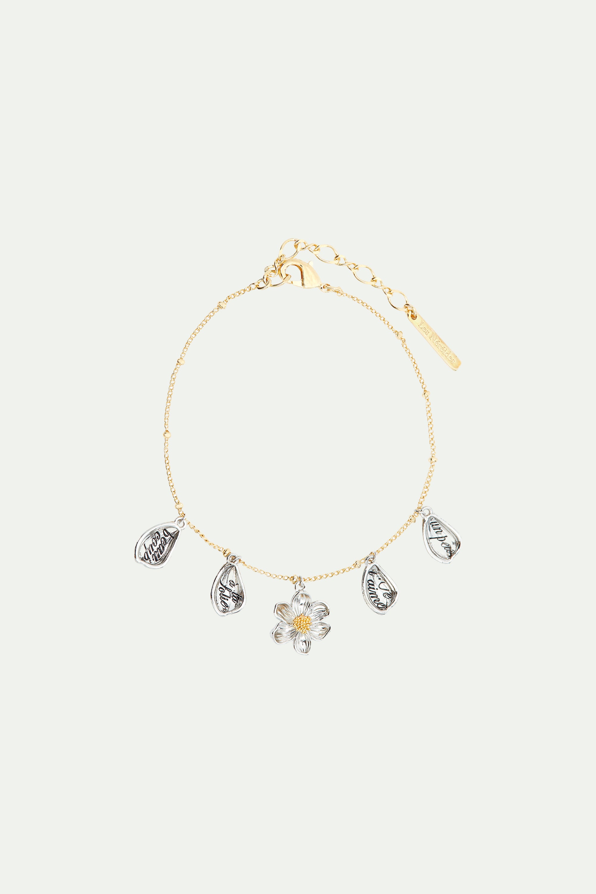 Daisy and engraved petal fine bracelet