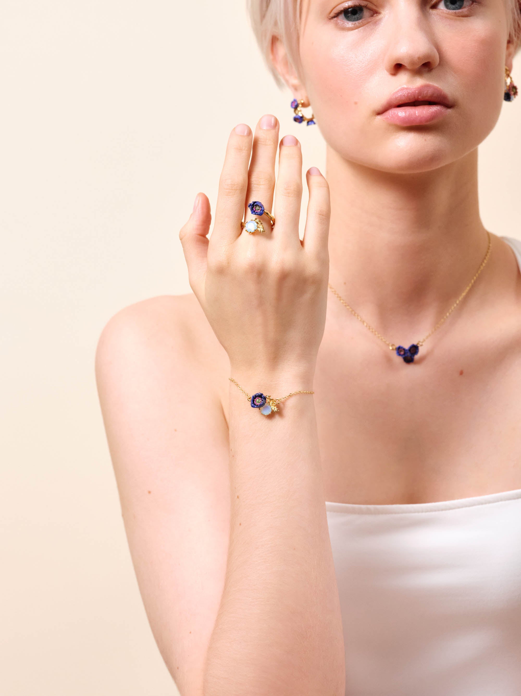 Anemone flower and crystal fine bracelet