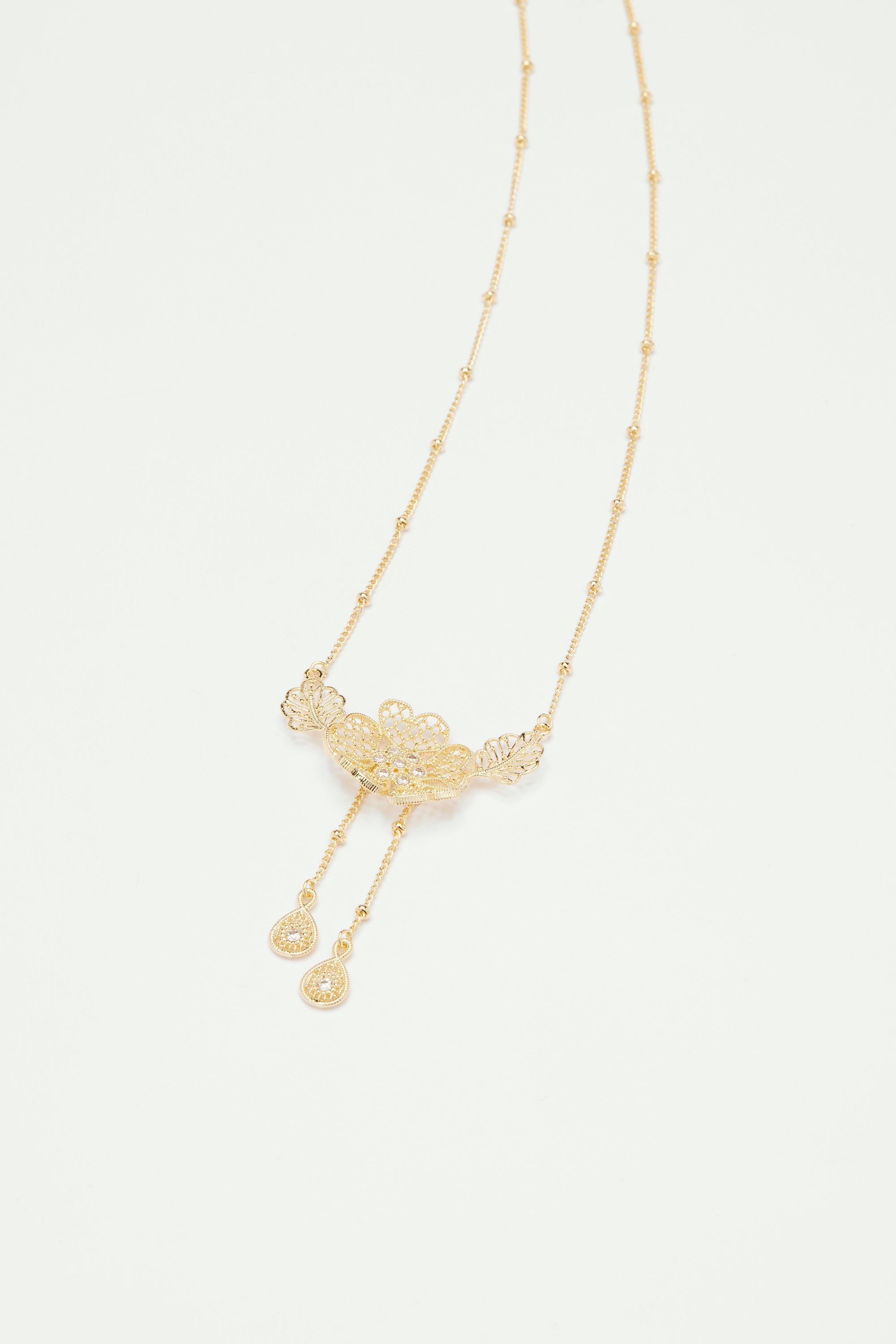 Gold thread pendant fine necklace