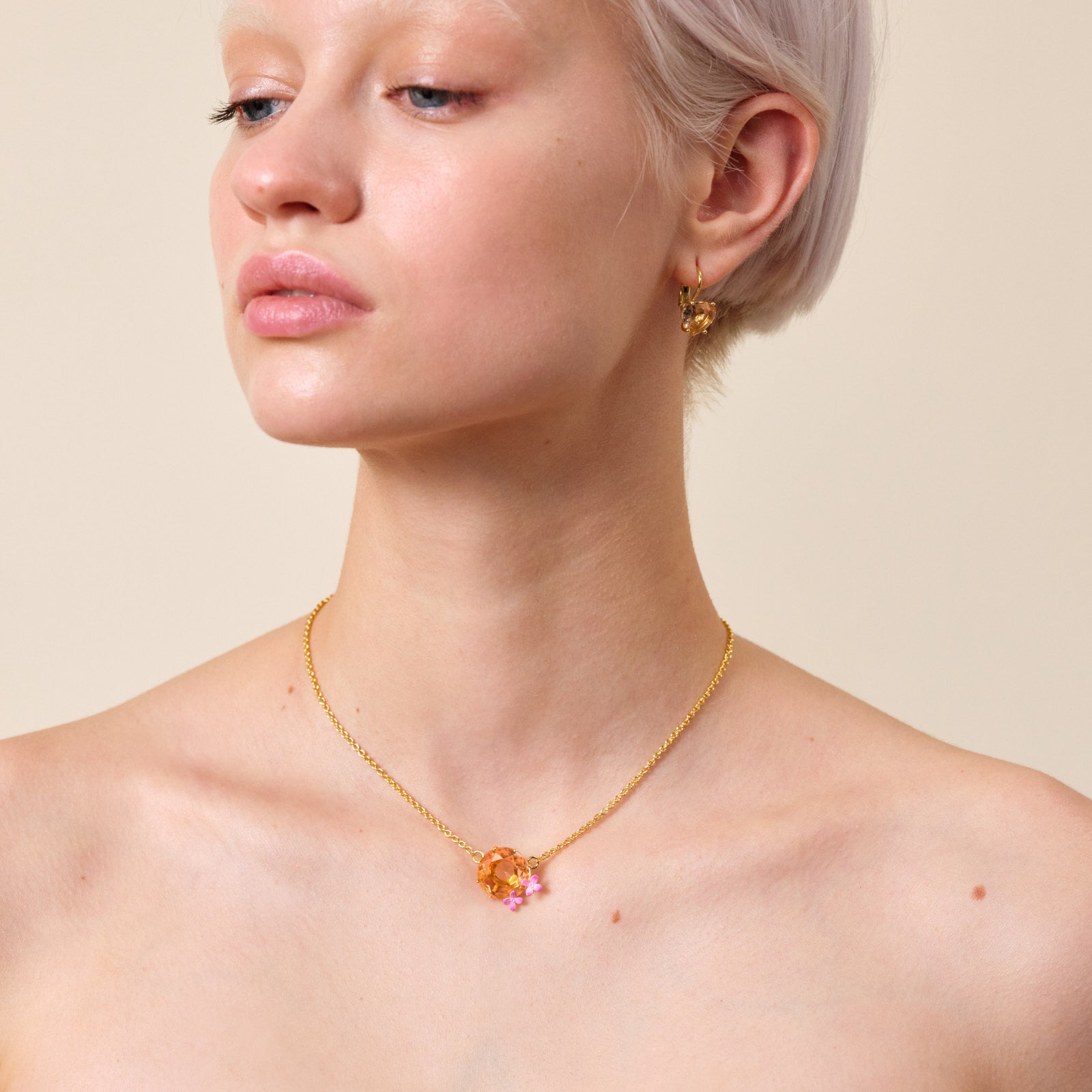 Apricot pink diamantine flower and round stone fine necklace