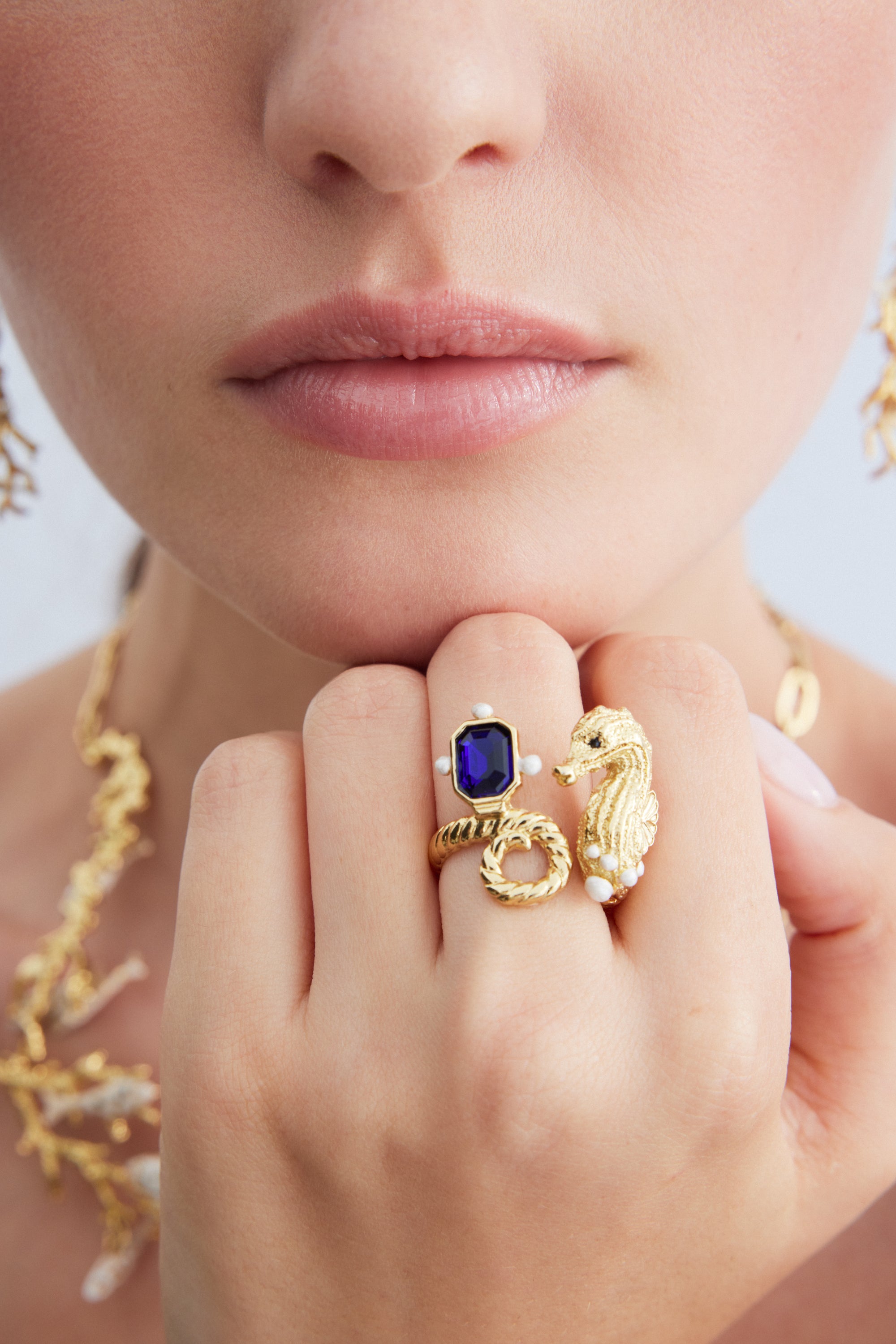 Adjustable ring with golden seahorse and navy blue stone