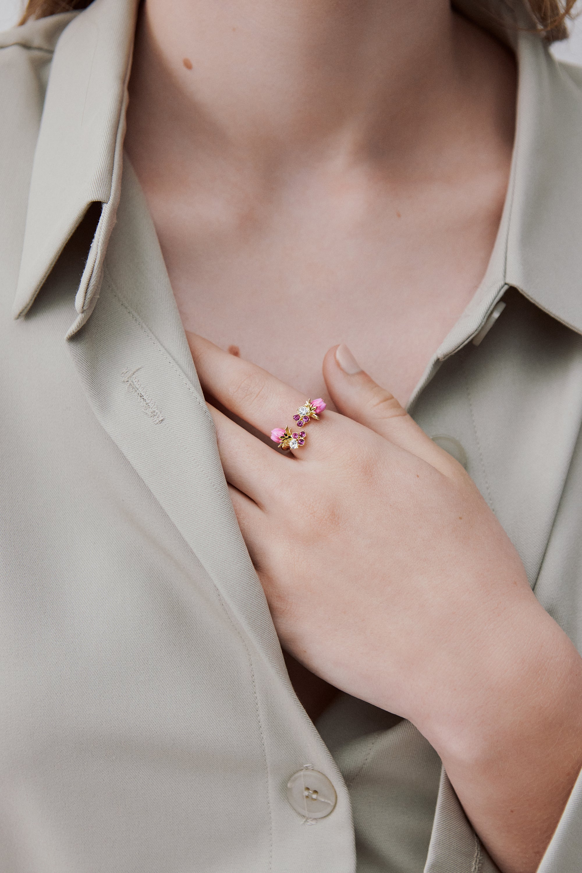 Rosebud and pink faceted crystaks adjustable ring