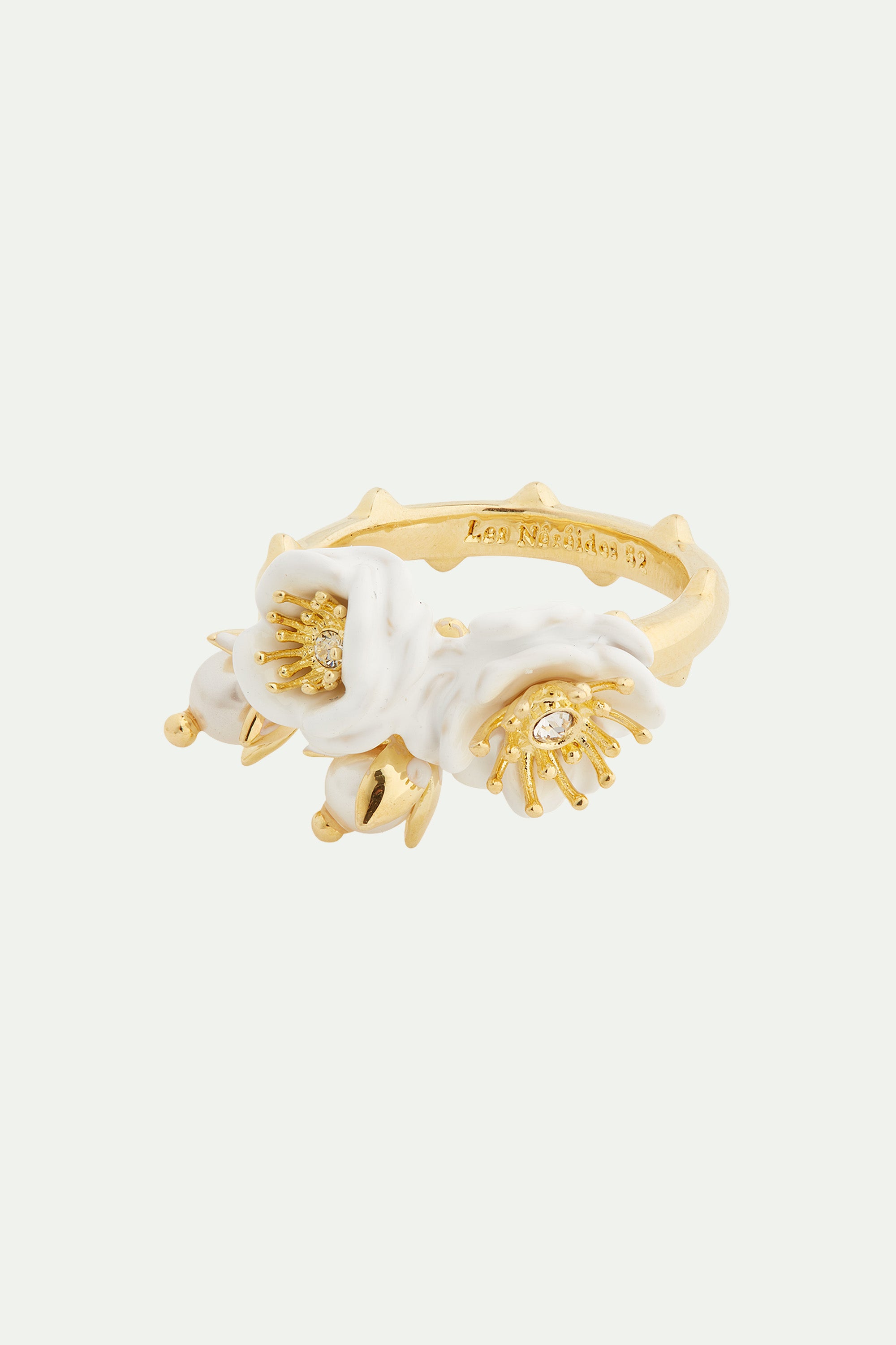 White roses and pearl ring