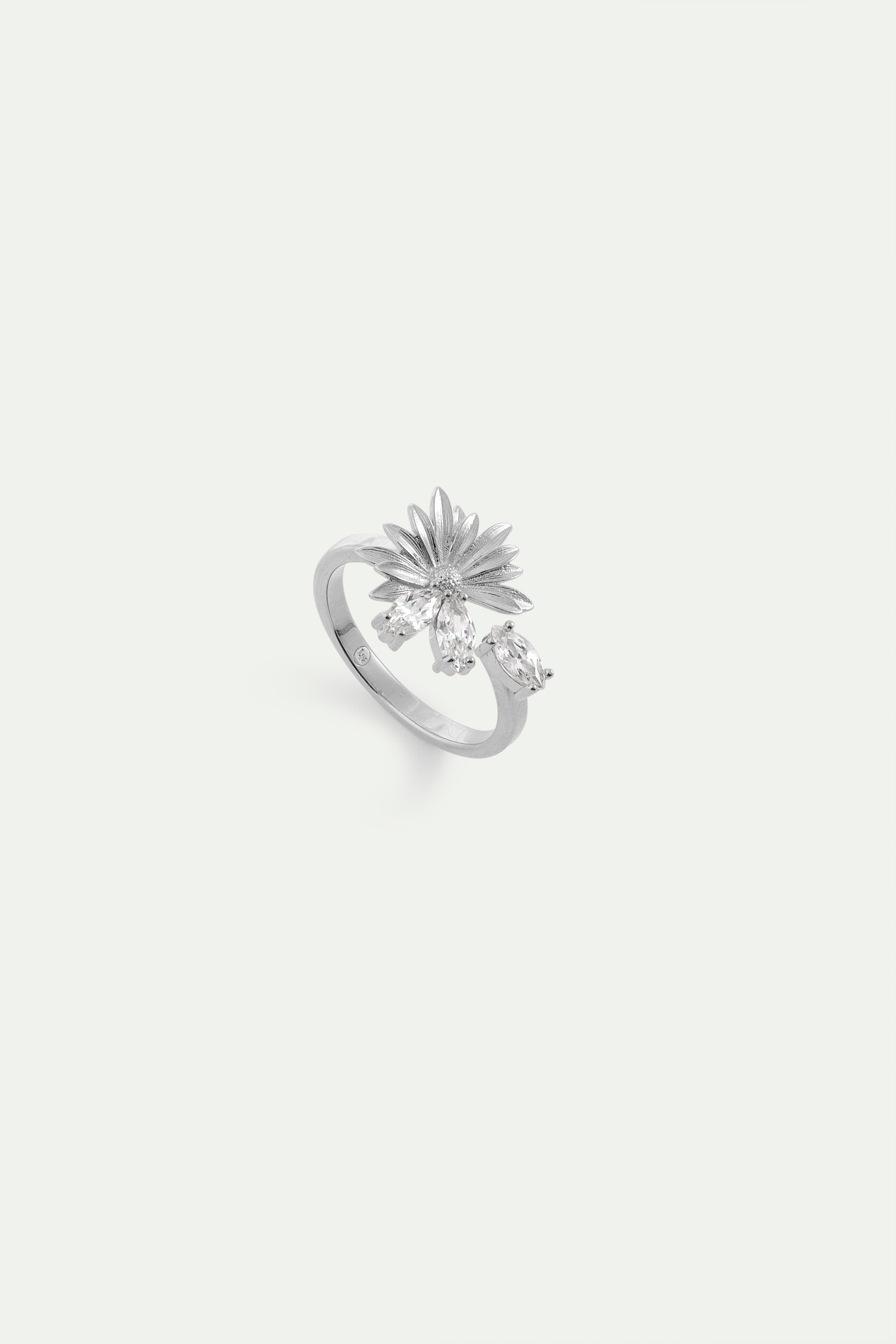 Silver adjustable ring with daisy and white stones