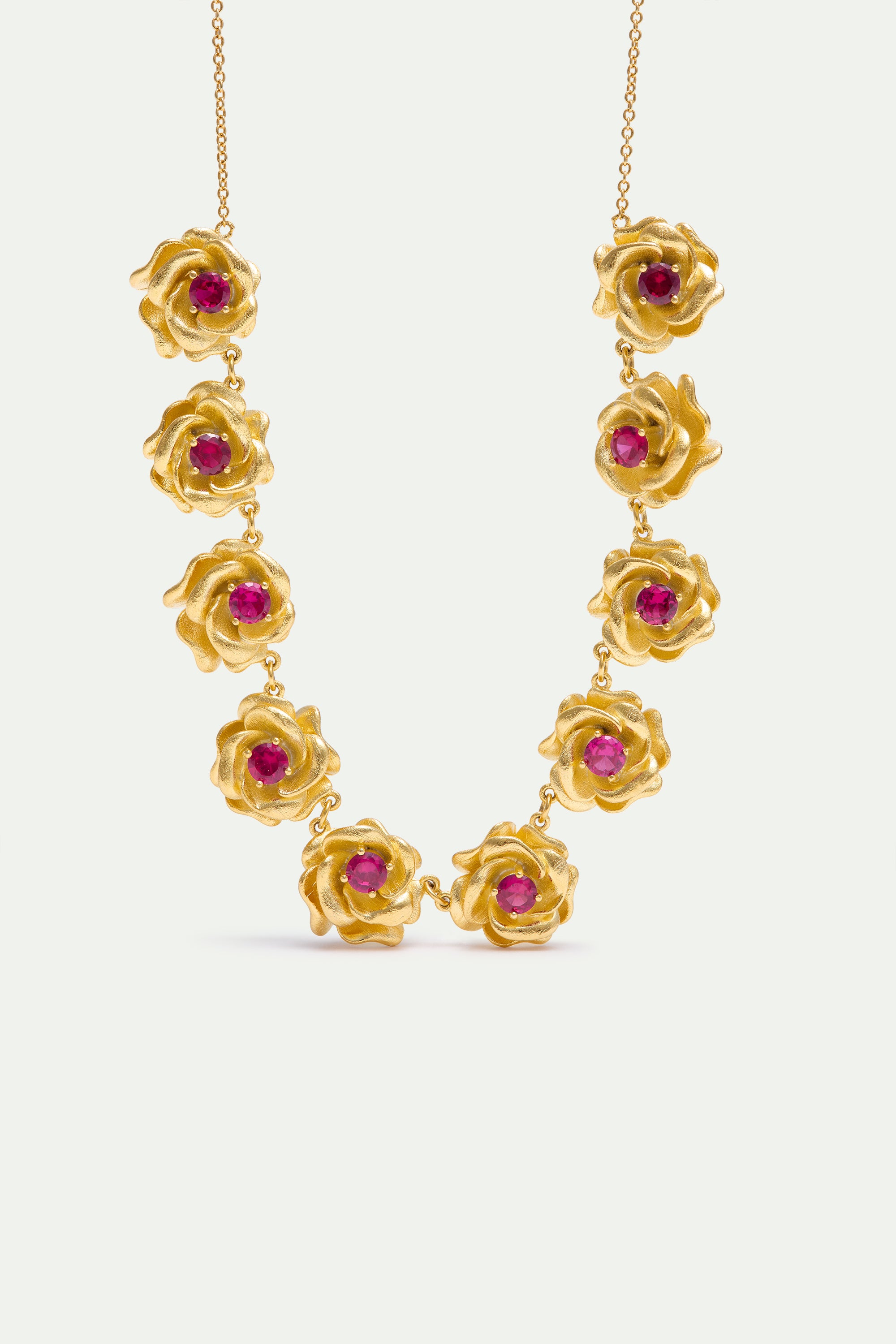Necklace with gold Mona Lisa roses and pink stones