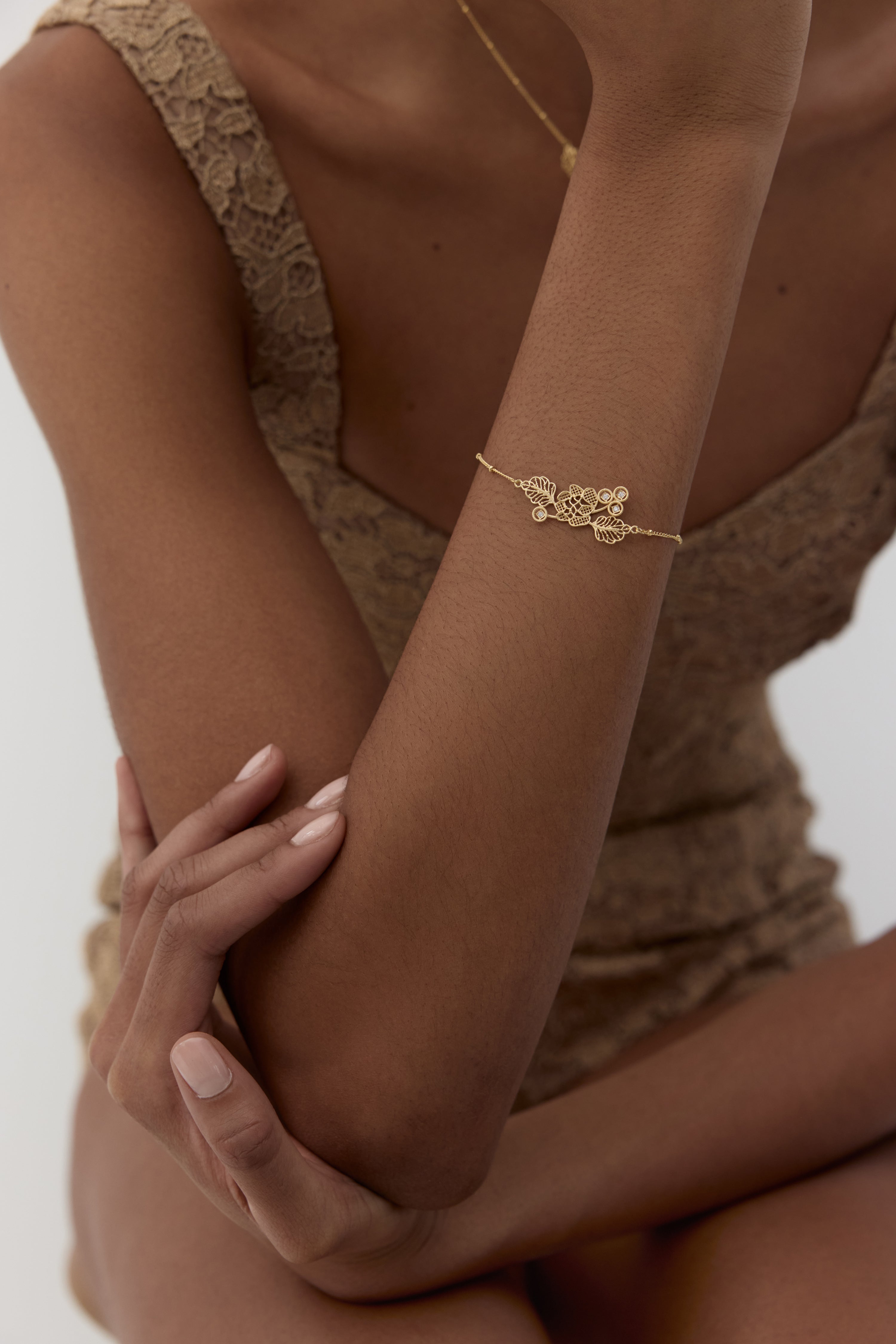 Gold thread fine bracelet