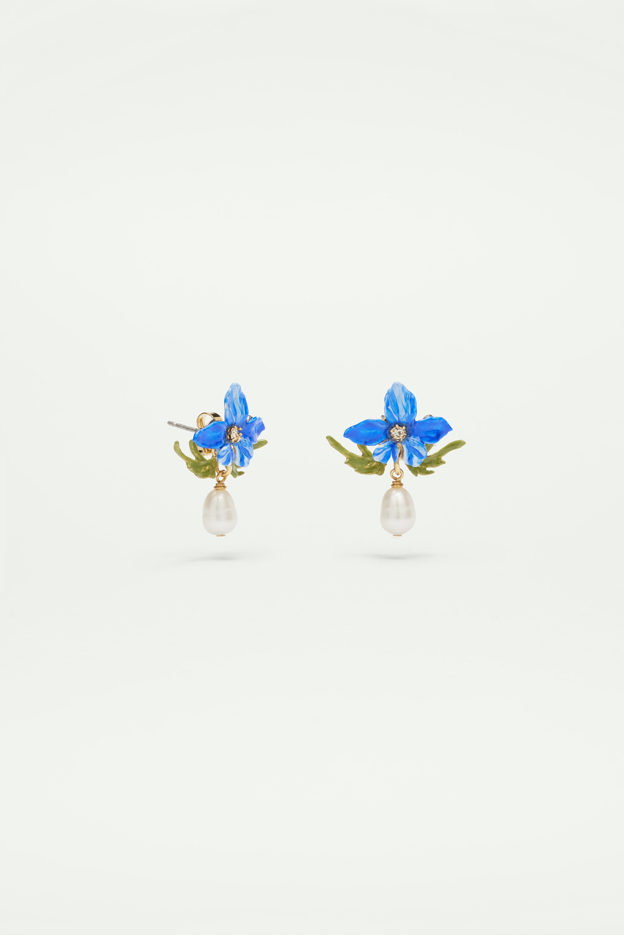 Violette and freswater baroque pearl stud earrings