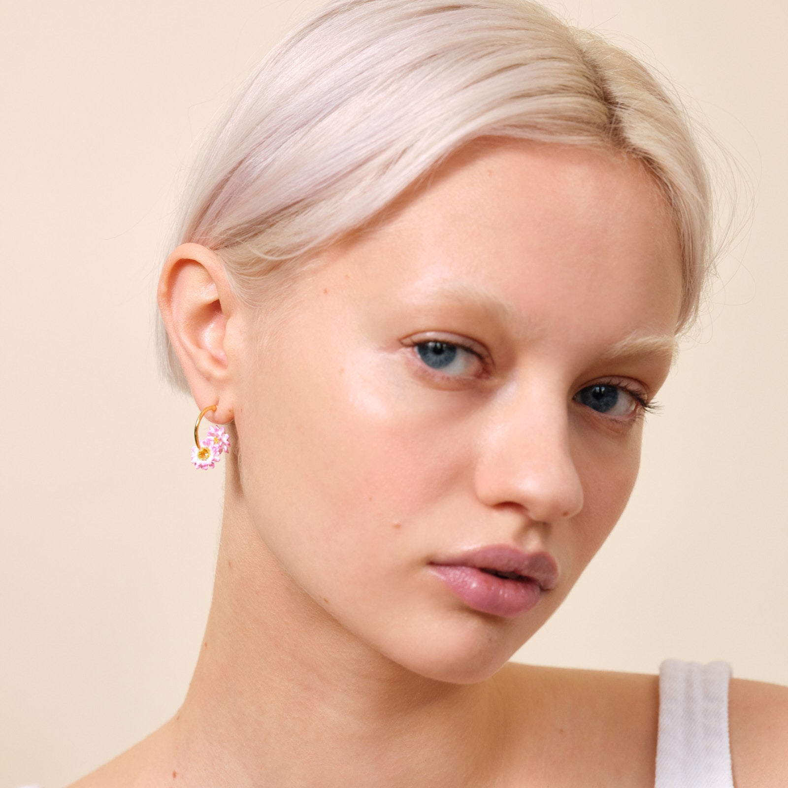 Daisy and hoop post earrings