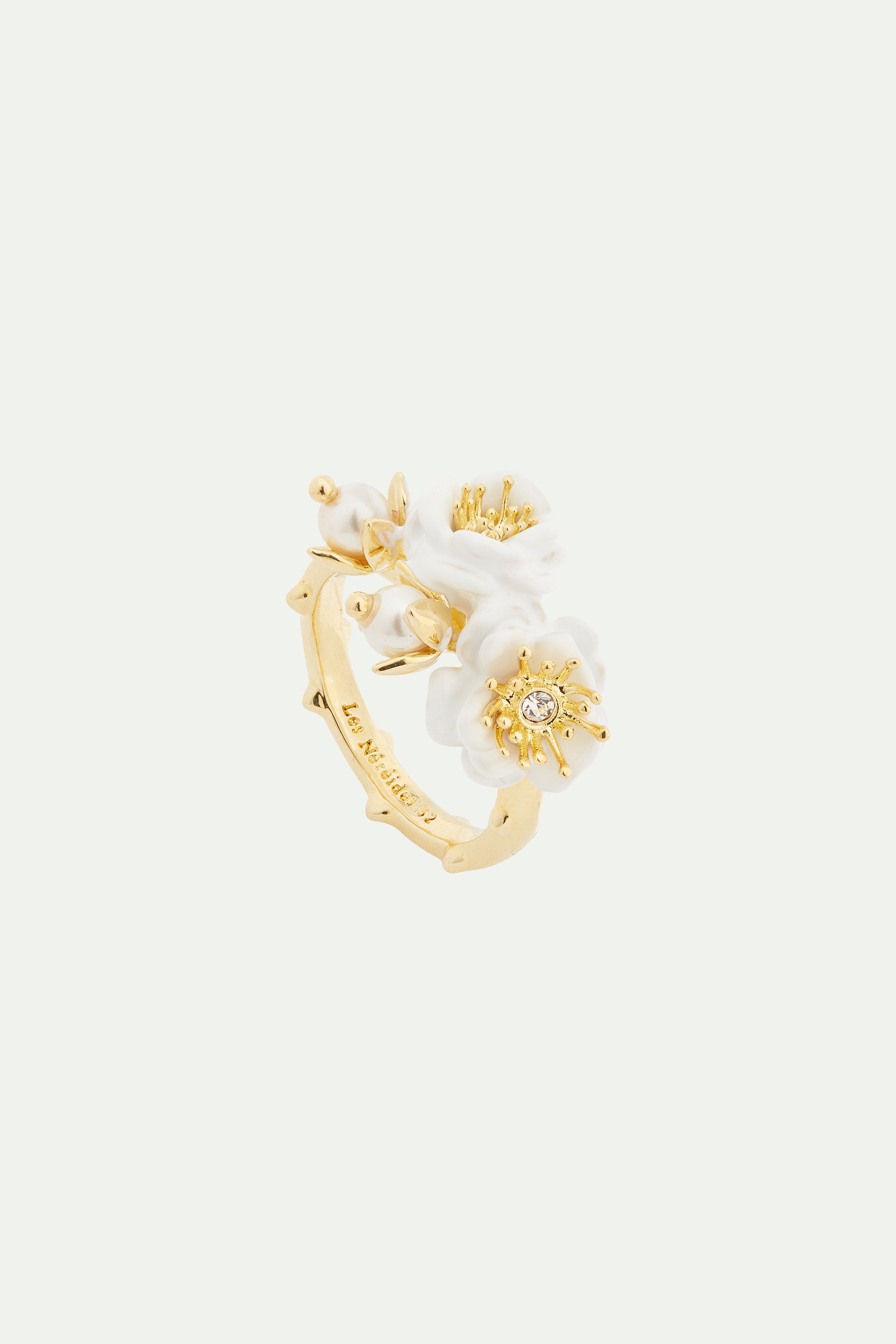 White roses and pearl ring