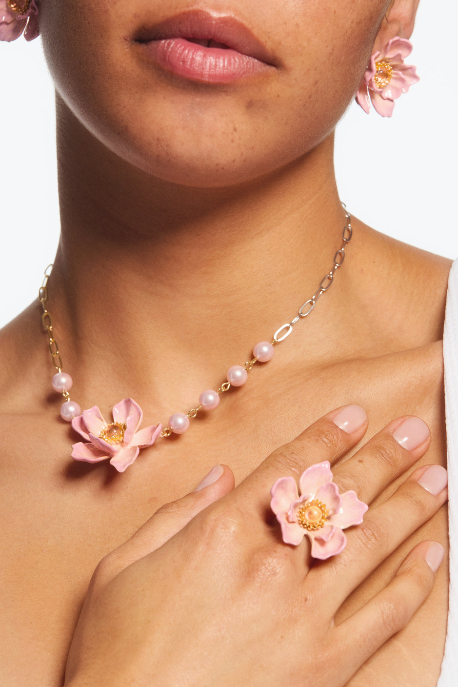 Two-tone chain, large pink magnolia flower and artificial pearl necklace