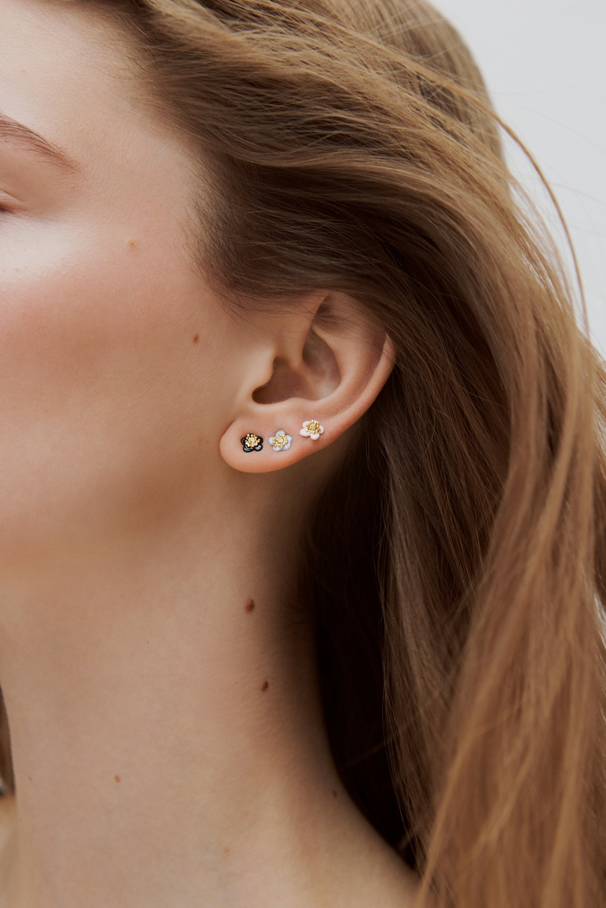 Single earring with a pink flower and a faceted stone
