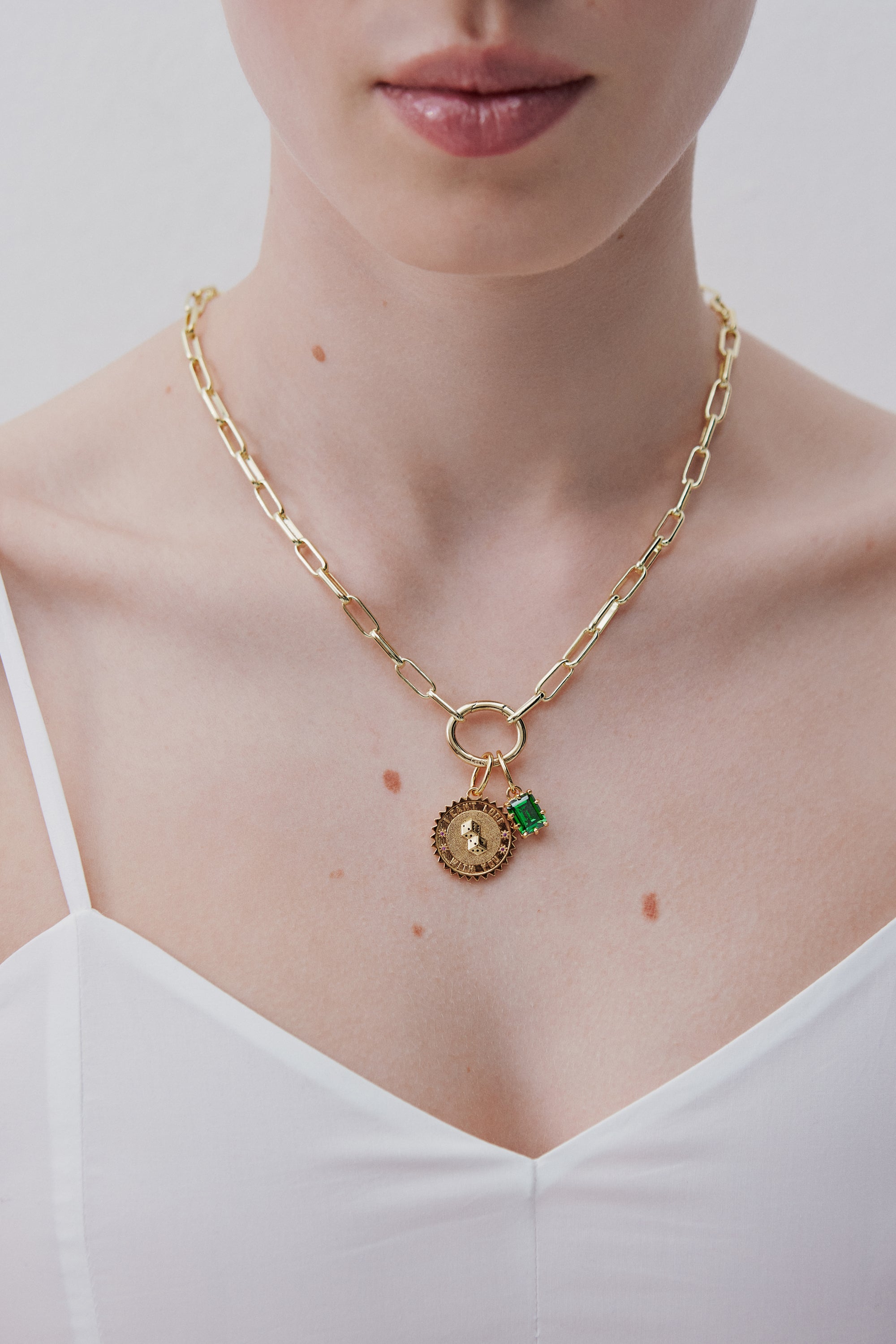 Golden dice-throwing pendant 'Can't lose', Confidence and Ambition