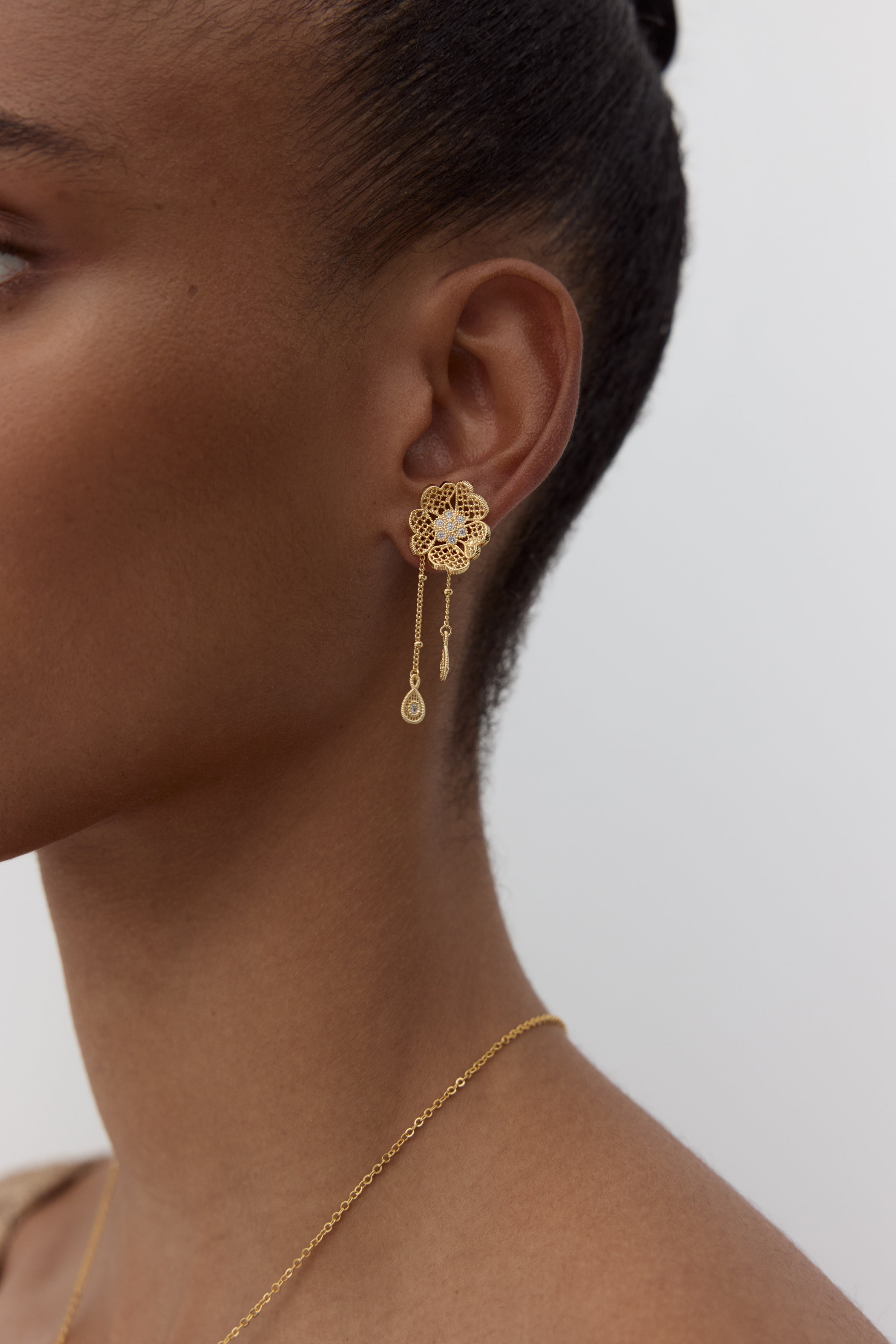 Gold thread two-in-one post earrings