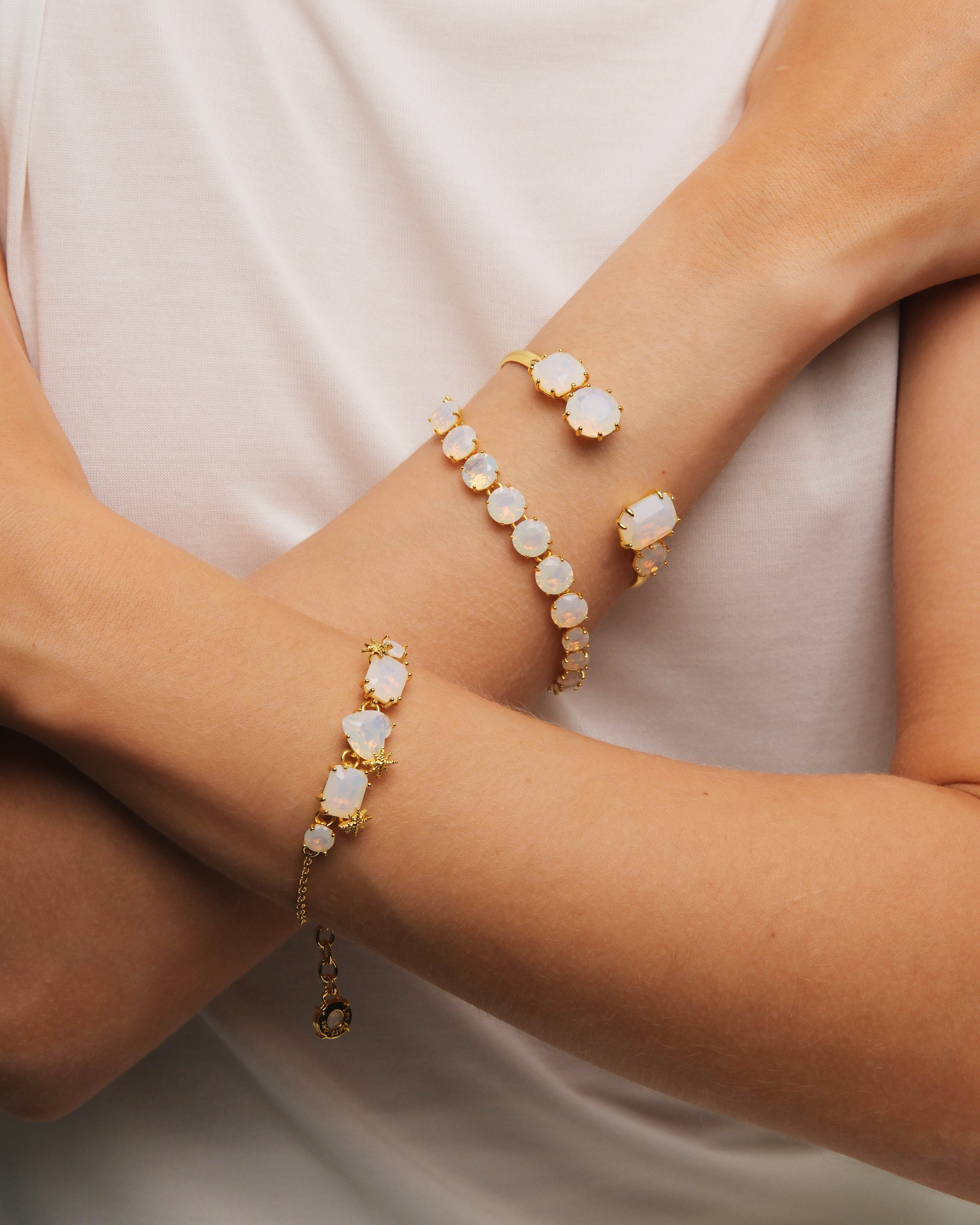 Luxury Opalescent white Diamantine stone single row bracelet