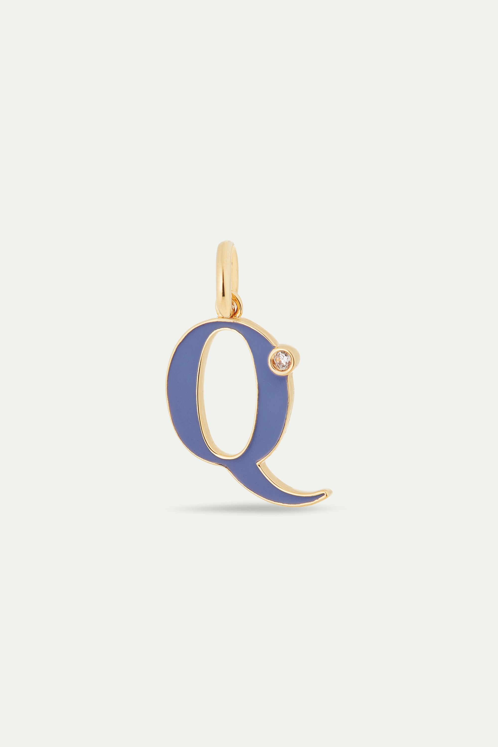 Letter Q pendant necklace