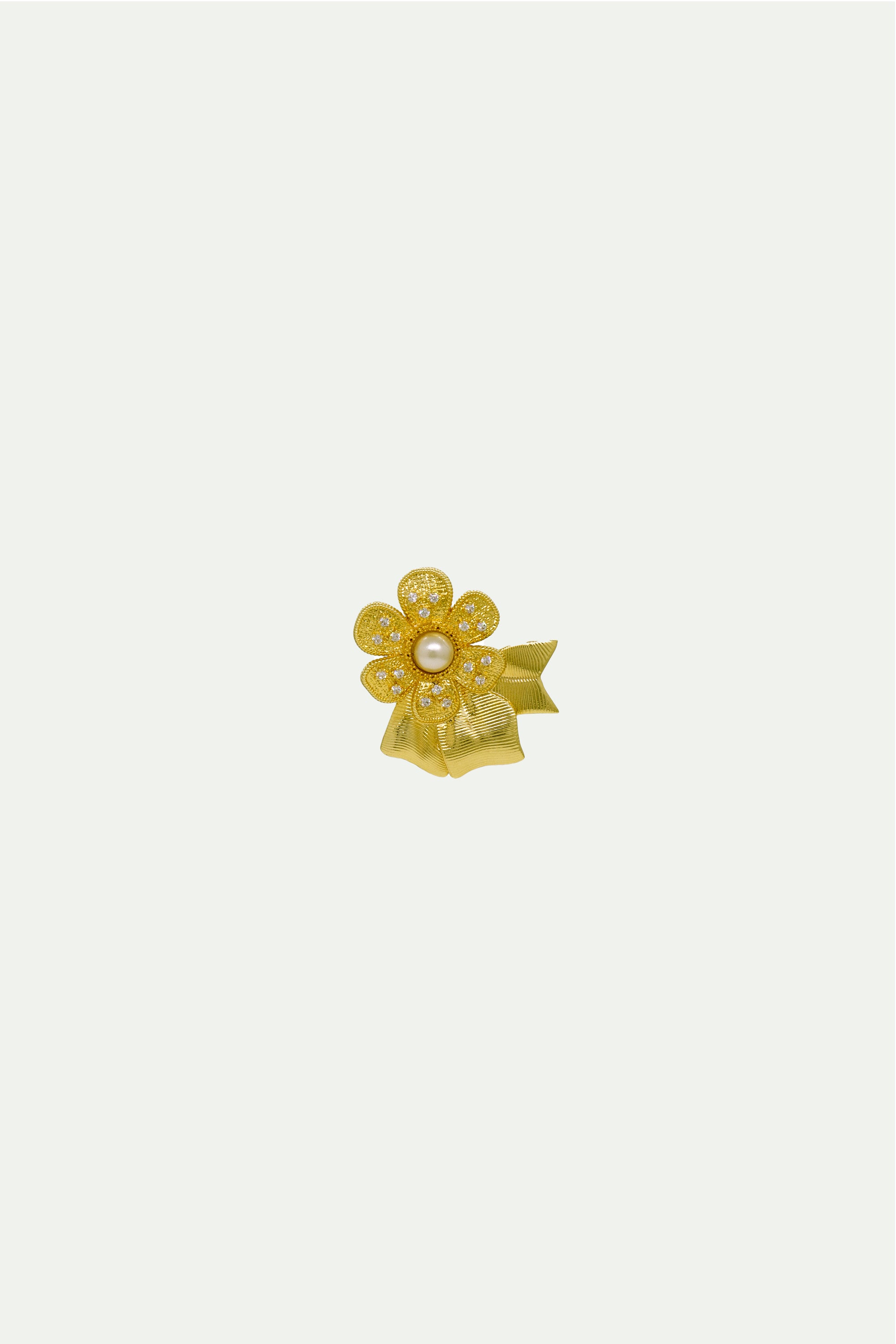 Gold-plated brass flower brooch and artificial pearl