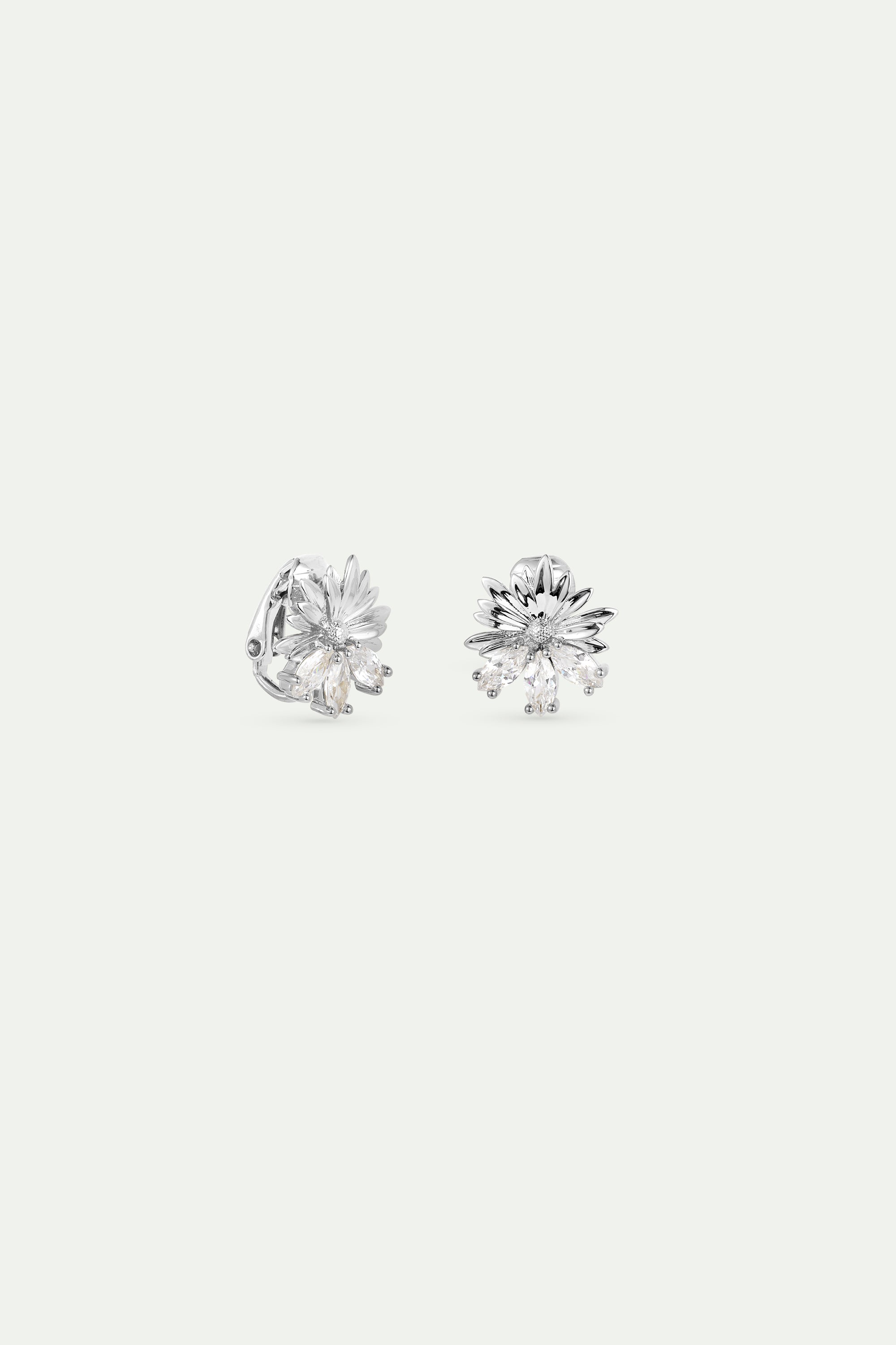 Silver earrings with daisies and white stones