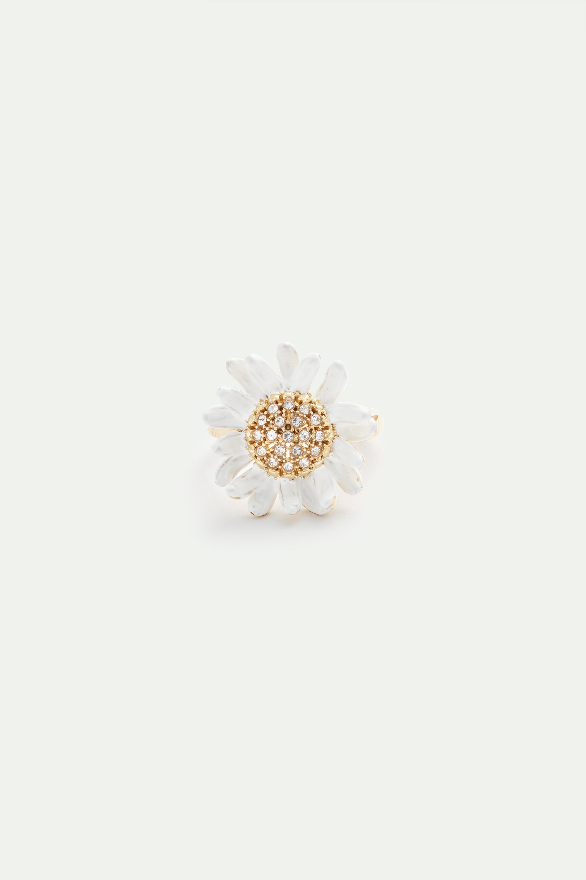 White and gold daisy ring with a pavé heart