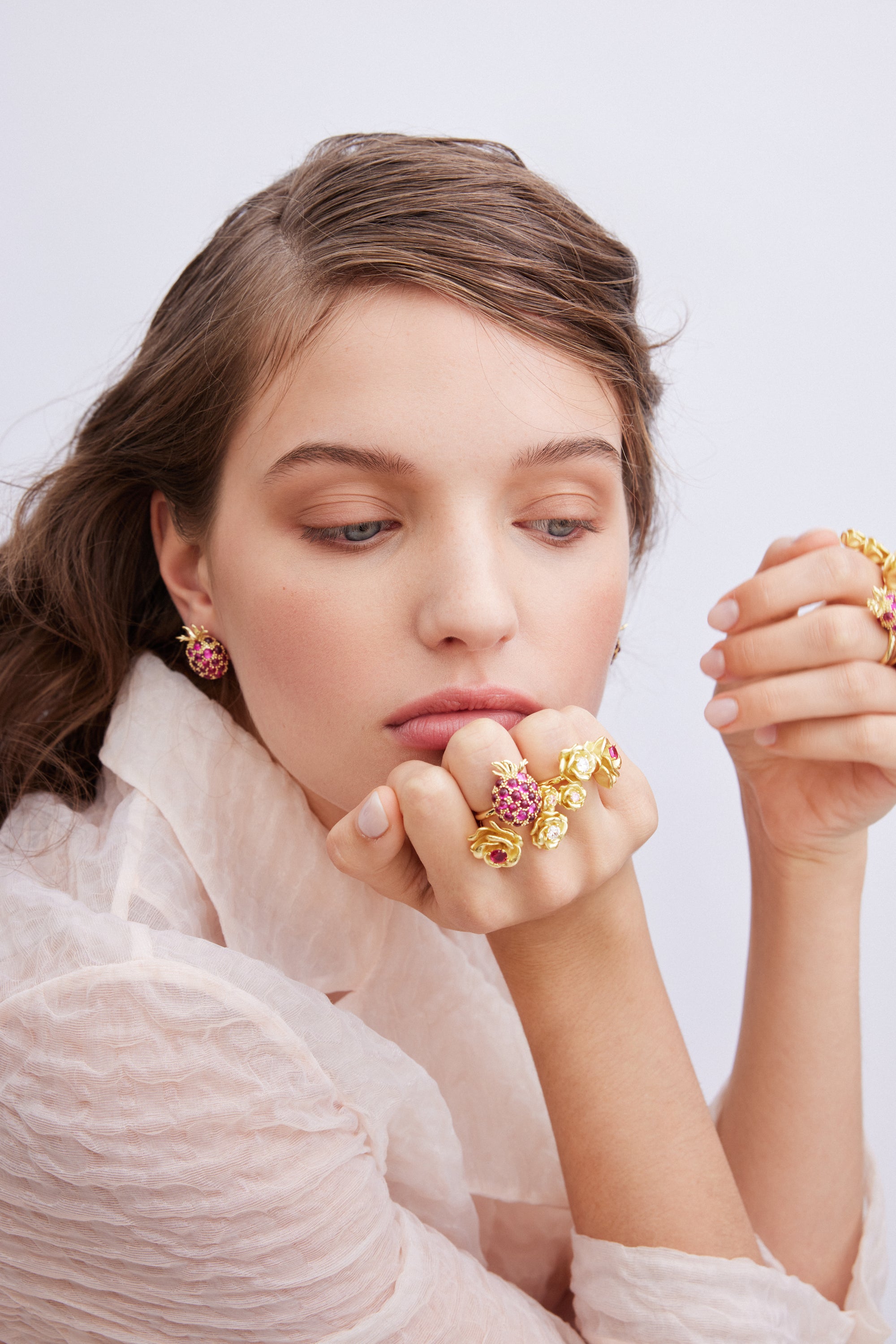 Adjustable ring with raspberry and golden beads