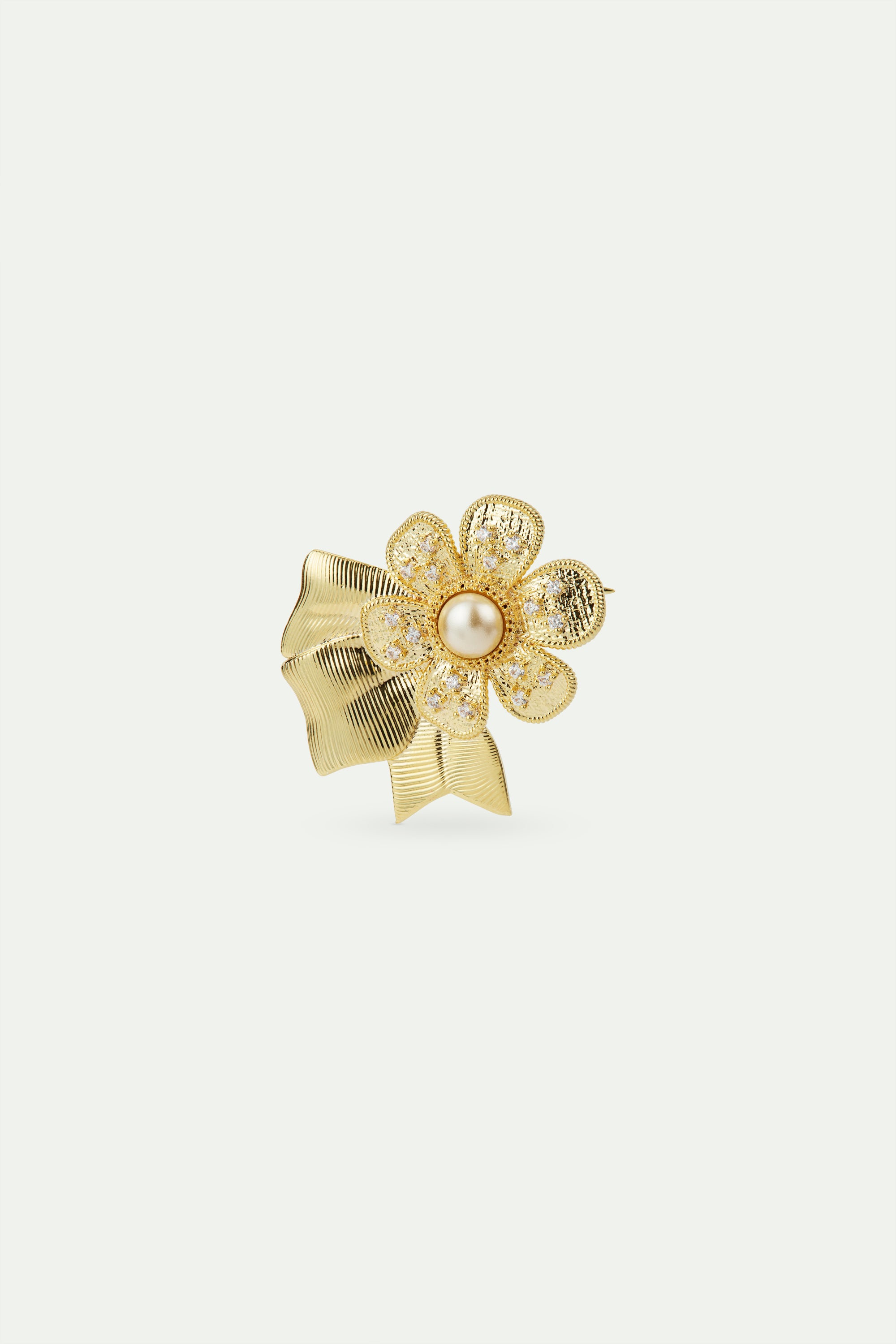 Gold-plated brass flower brooch and artificial pearl