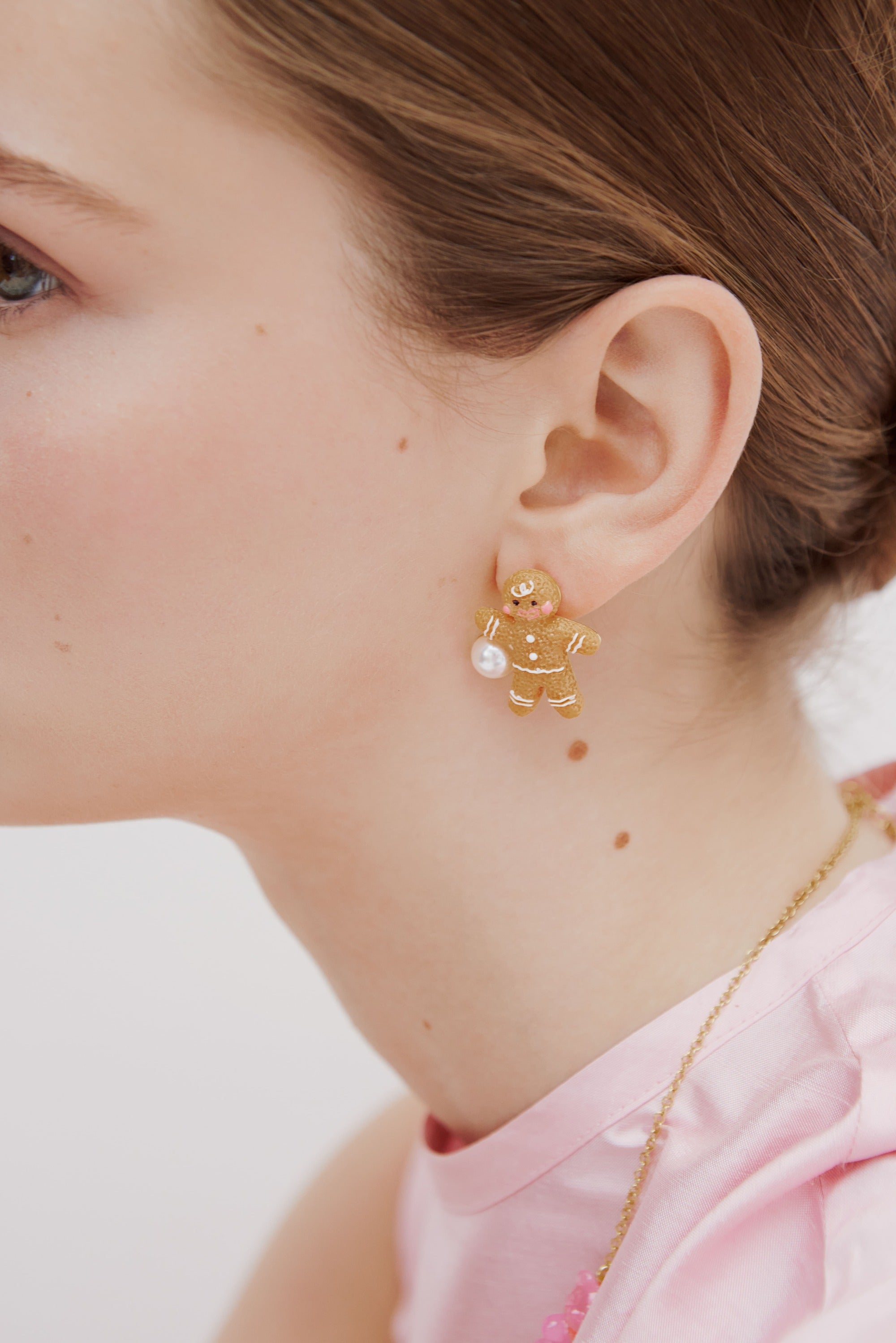 Gingerbread man and imitation pearl earrings