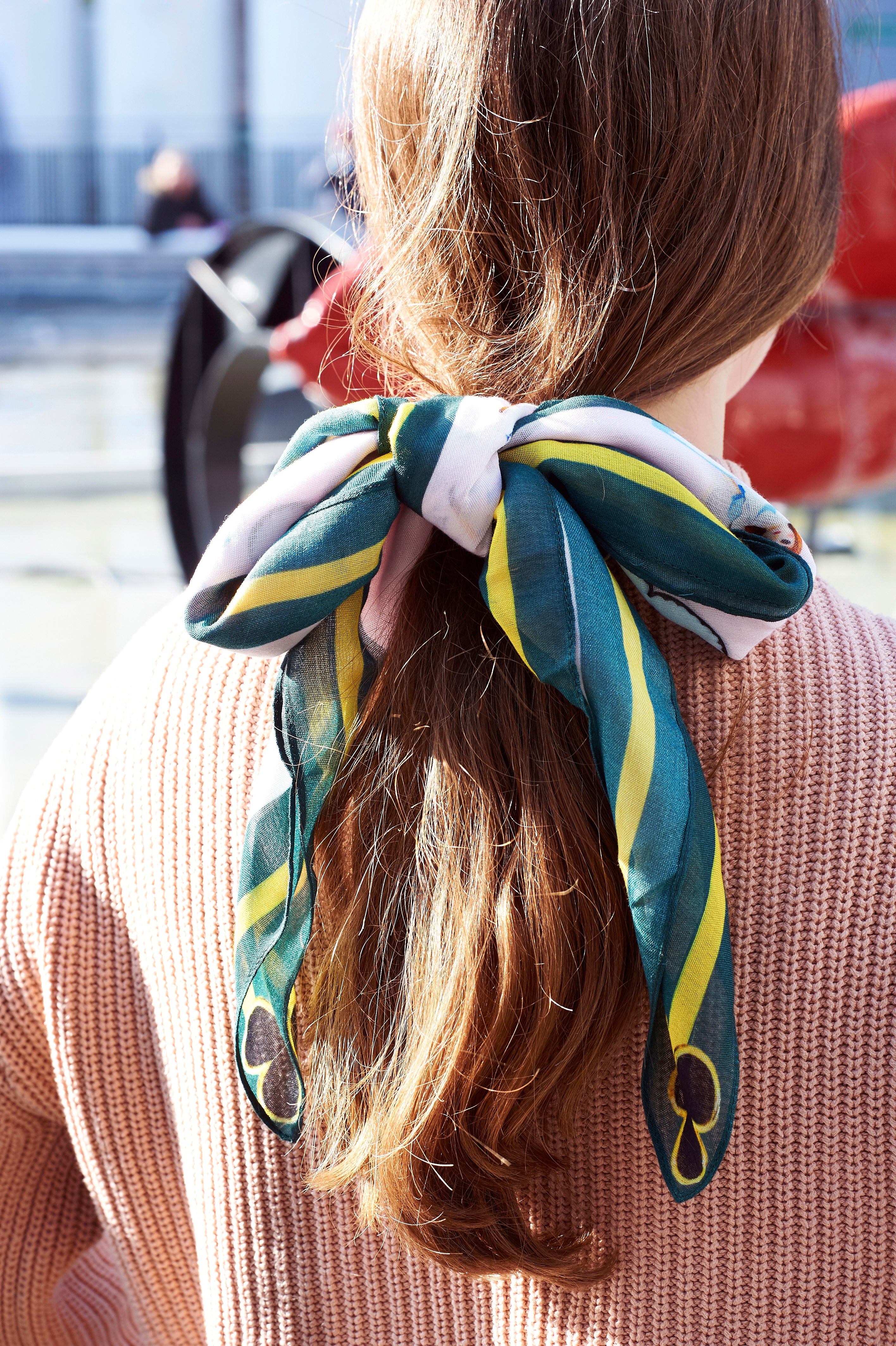 FOULARD ALICE AU PAYS DES MERVEILLES