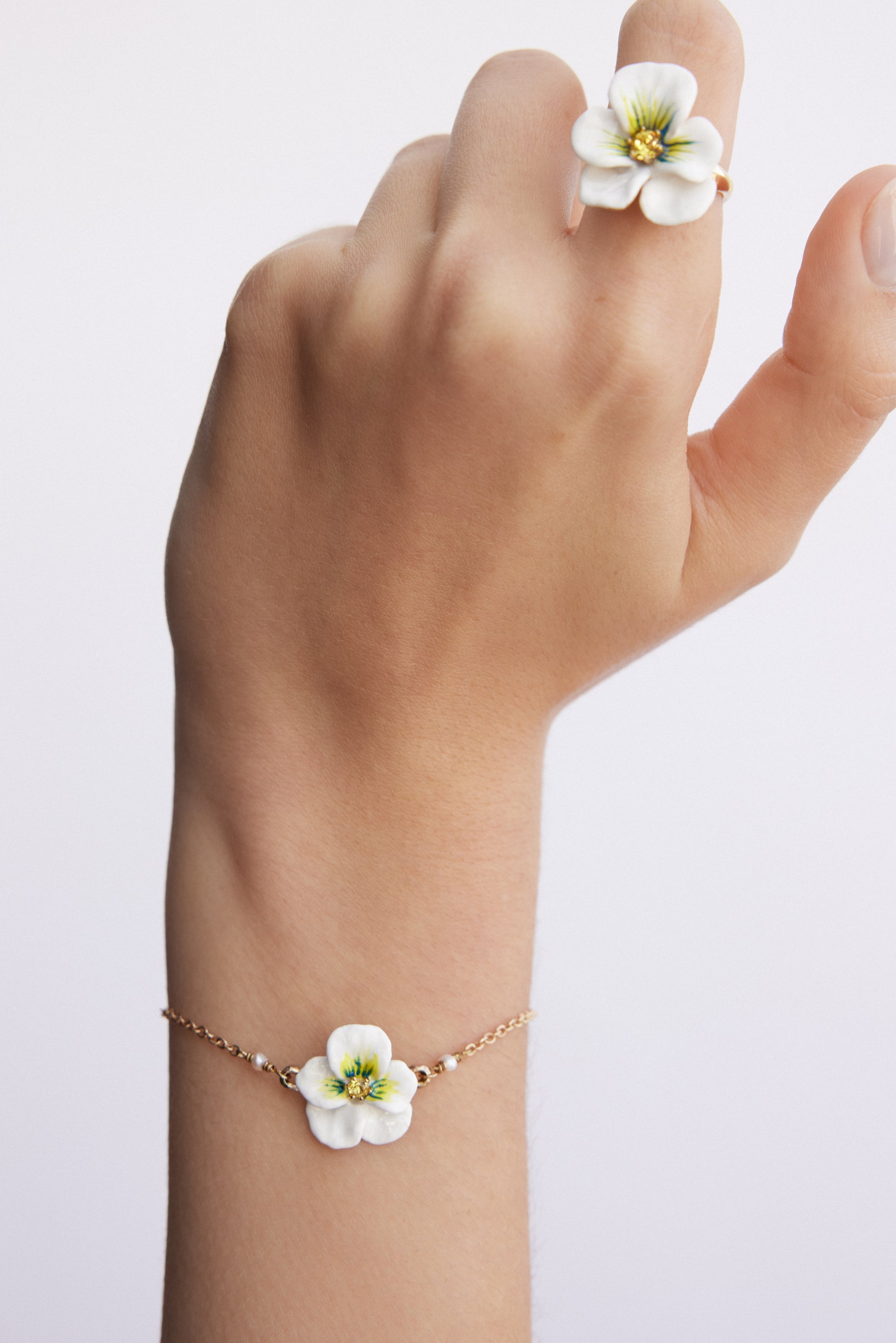 White pansy and cut crystal bracelet